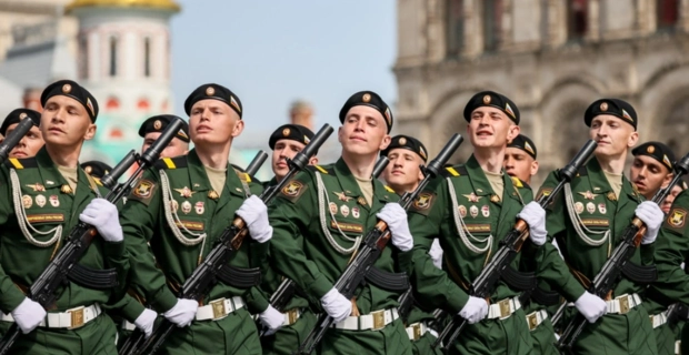 Звезды сцены в строю: молодые актеры и музыканты, проходящие и завершившие военную службу Звезды сцены в строю: молодые актеры и музыканты, проходящие и завершившие военную службу