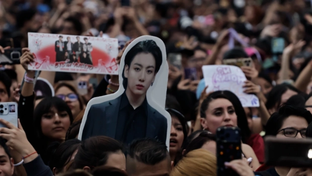 Юные фанаты BTS освоили стрелочные часы ради билетов на концерт любимой группы