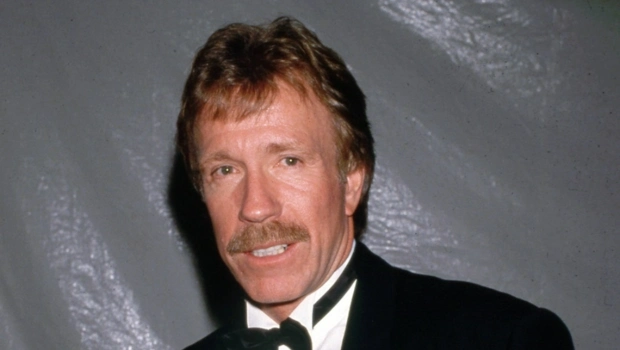 Жан-Клод Ван Дамм почтил память ушедшего из жизни друга Чака Норриса Жан-Клод Ван Дамм почтил память ушедшего из жизни друга Чака Норриса