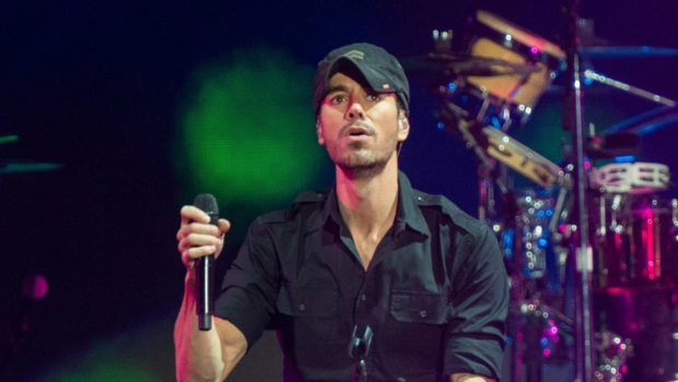 Энрике Иглесиас поделился забавным видео с младшим сыном