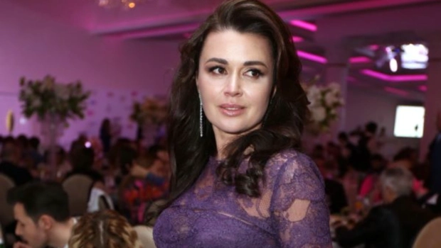 Дочь Заворотнюк трогательно поздравила годовалого сына с днем рождения и показала редкие кадры