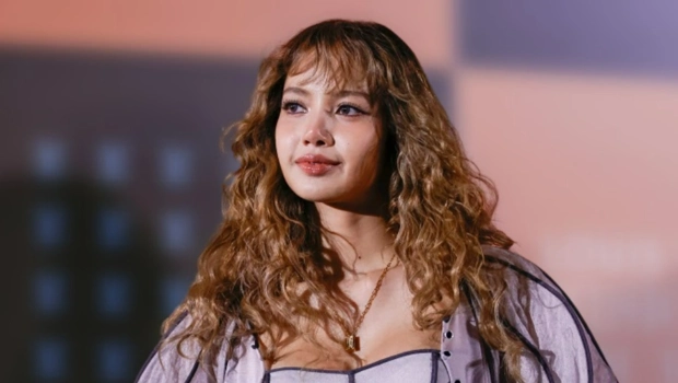 Лиса из BLACKPINK станет первой k-pop-певицей с собственной резиденцией в Лас-Вегасе Лиса из BLACKPINK станет первой k-pop-певицей с собственной резиденцией в Лас-Вегасе