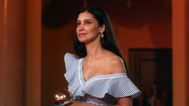 Равшана Куркова восхитила фанатов кадрами в платье-комбинации Равшана Куркова восхитила фанатов кадрами в платье-комбинации