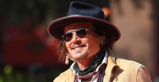 Джонни Депп впервые за долгое время сходил к стоматологу и изменился до неузнаваемости