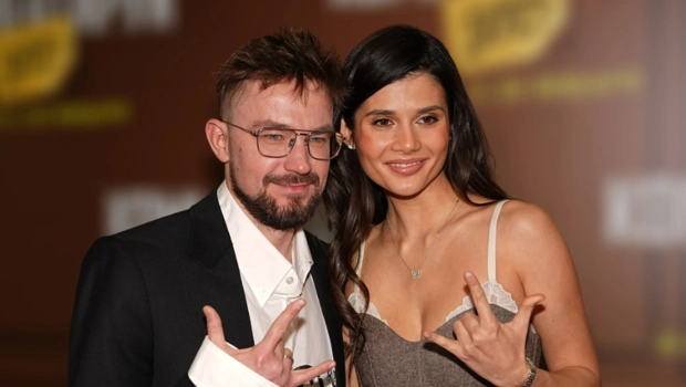 Александр Петров не упустил возможности появиться на премьере нового фильма с женой Викторией