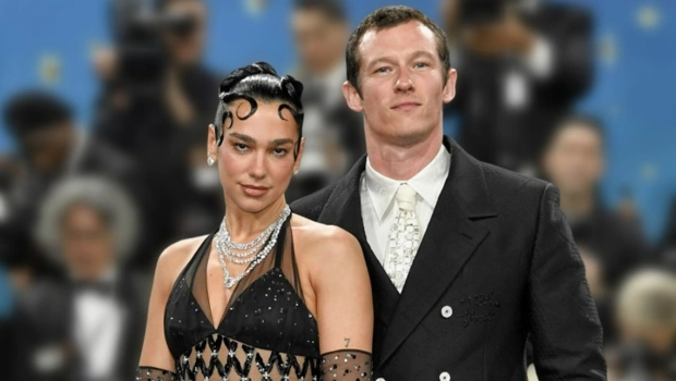 Дуа Липа надела футболку с изображением жениха в образе героя фильма «Вечность» Дуа Липа надела футболку с изображением жениха в образе героя фильма «Вечность»