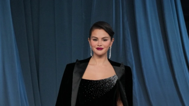 Фанаты обсуждают «плохие манеры» бойфренда Селены Гомес Фанаты обсуждают «плохие манеры» бойфренда Селены Гомес