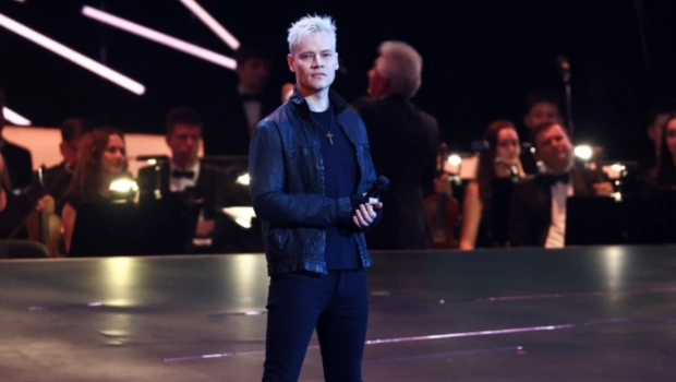 SHAMAN получил необычный подарок