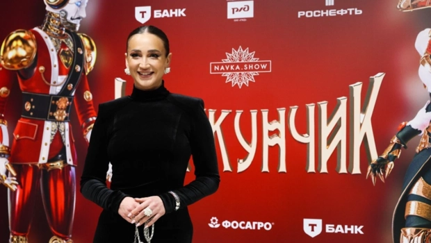 Бузова вышла в свет в компании нового спутника