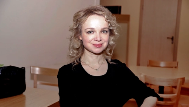 Пианистка Цымбалюк-Романовская показала новогоднюю фотосессию с 9-месячной дочкой