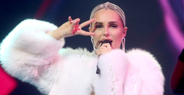 Певица Ханна отметила десятую годовщину свадьбы сумкой за 6 млн рублей