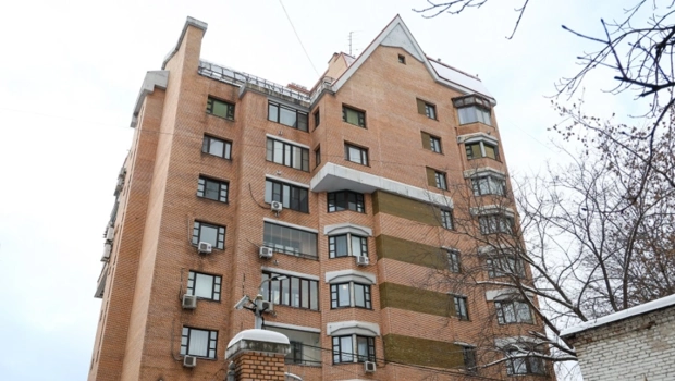 Судебные приставы приехали к спорной квартире Долиной