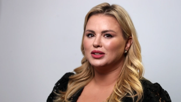 Анна Семенович откровенно рассказала о многолетней борьбе с весом и принятии себя