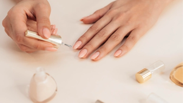 Новогодний маникюр 2026: топ‑идеи дизайна с фото