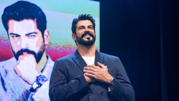 Бурак Озчивит рассказал, что обожает российский шоколад и мечтает выучить русский язык