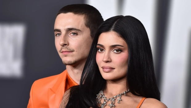 Тимоти Шаламе официально «вписан» в семью Кардашьян‑Дженнер — пока на пряничном домике