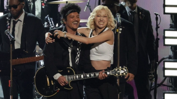 Бруно Марс и Розэ появились вместе на вечеринке в Голливуде: слухи о романе не утихают