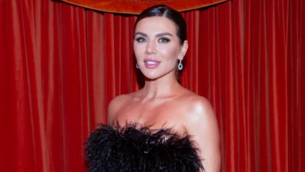 Анна Седокова выбросила огромные корзины цветов от ухажера: «Есть важнее вещи»