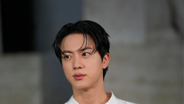 Джин из BTS рассказал об отношении к участникам группы TXT