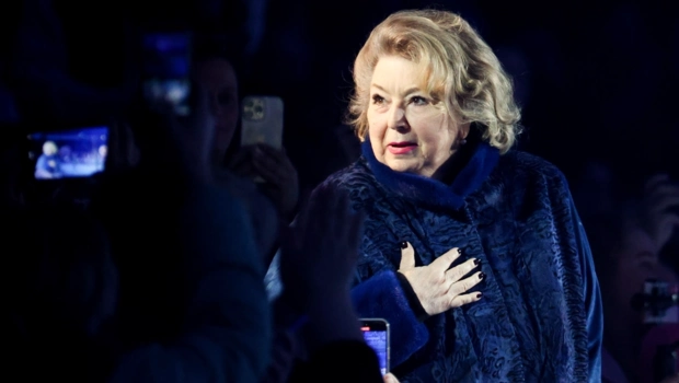 Татьяна Тарасова встала с инвалидной коляски, чтобы почтить память ученика