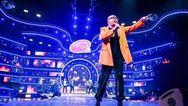 Шура готовит фильм о своей жизни по автобиографической книге