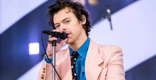 Гарри Стайлс намерен перечислить часть доходов от будущего тура на благотворительность Гарри Стайлс намерен перечислить часть доходов от будущего тура на благотворительность