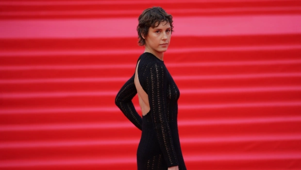 Ирина Горбачева живет с 94‑летней бабушкой, делает ей стрижку ночью: «Это счастье» Ирина Горбачева живет с 94‑летней бабушкой, делает ей стрижку ночью: «Это счастье»