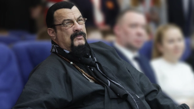 Стивен Сигал продает особняк в России за 700 млн рублей