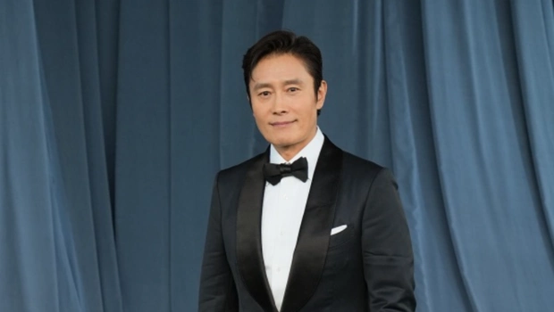 Звезда «Игры в кальмара» рассказал, что озвучил «Кей-поп-охотниц на демонов» ради детей Звезда «Игры в кальмара» рассказал, что озвучил «Кей-поп-охотниц на демонов» ради детей