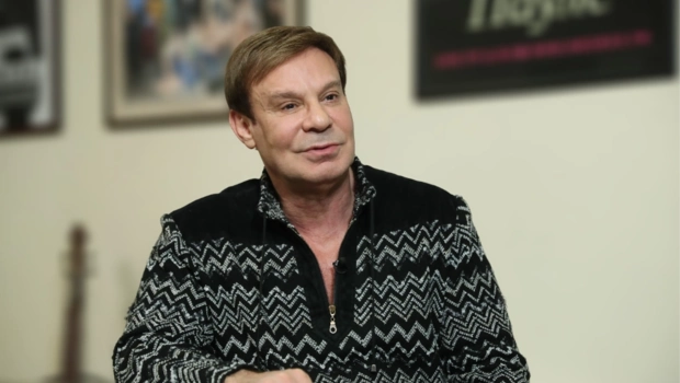 70-летний Ефим Шифрин резко прокомментировал слухи о пластике 70-летний Ефим Шифрин резко прокомментировал слухи о пластике