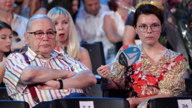 Татьяна Брухунова показала трогательный кадр 80-летнего Евгения Петросяна с маленькой дочкой