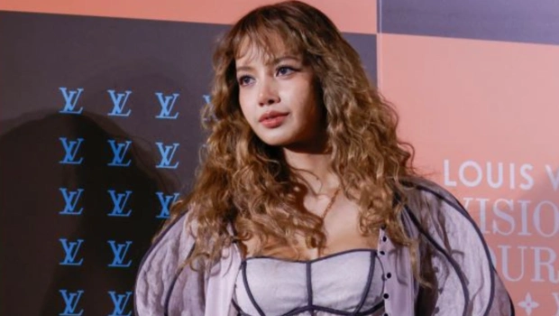 Лиса из BLACKPINK получила главную роль в ромкоме по мотивам «Ноттинг Хилла»