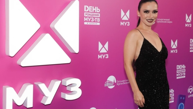 SERYABKINA перед днем рождения МУЗ-ТВ - о воспоминаниях детства и первом выступлении