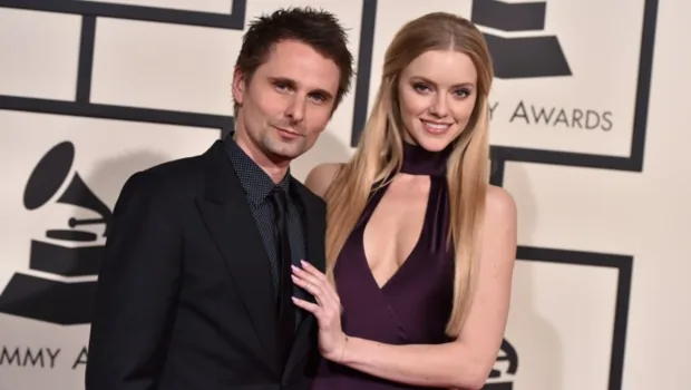 Фронтмен группы Muse Мэттью Беллами подал на развод и потребовал единоличную опеку над детьми Фронтмен группы Muse Мэттью Беллами подал на развод и потребовал единоличную опеку над детьми