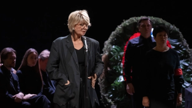 Юлия Меньшова трогательно поблагодарила поклонников за поддержку после смерти Веры Алентовой Юлия Меньшова трогательно поблагодарила поклонников за поддержку после смерти Веры Алентовой