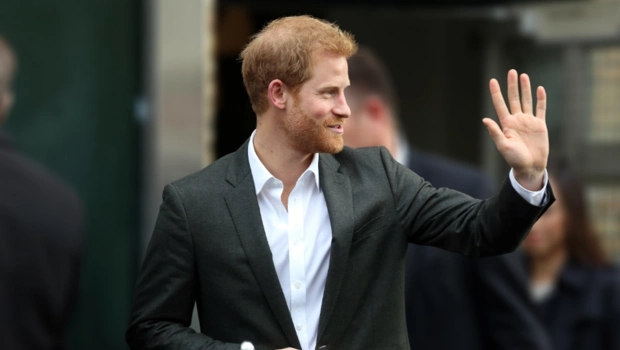 Принц Гарри ходит к психотерапевту, чтобы восстановить воспоминания о матери