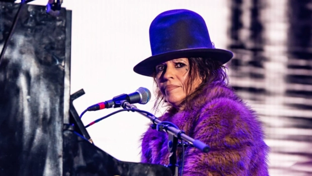 Линда Перри выпустила собственную версию песни «Beautiful», подаренной Кристине Агилере