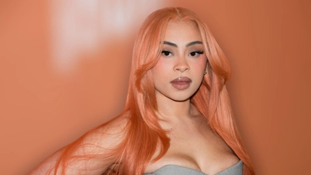 Ice Spice вызвала волну критики из-за откровенного наряда на премьере мультфильма о Губке Бобе