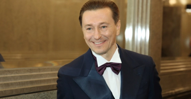 Сергей Безруков выиграл суд у продавца масок с его лицом