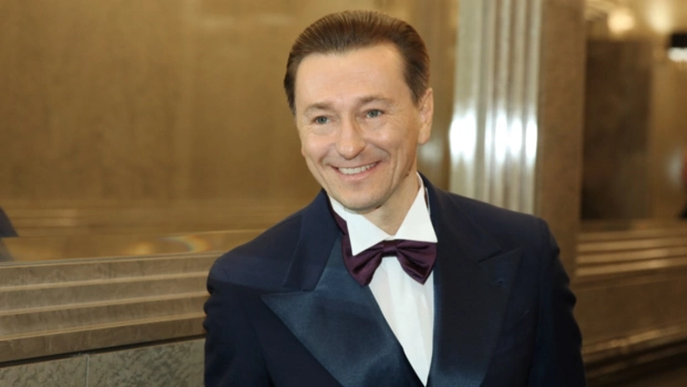 Сергей Безруков выиграл суд у продавца масок с его лицом