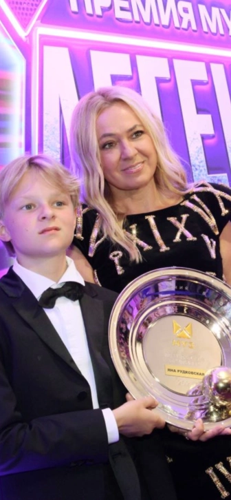 Яна Рудковская заступилась за сына после критики его фигурного катания Яна Рудковская заступилась за сына после критики его фигурного катания
