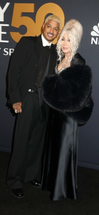 Шер планирует свадьбу с молодым бойфрендом перед 80-летним юбилеем Шер планирует свадьбу с молодым бойфрендом перед 80-летним юбилеем