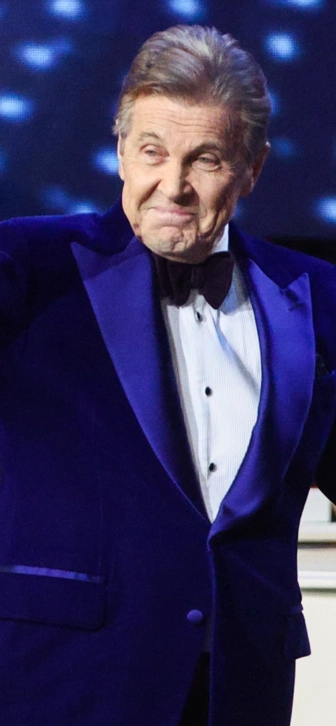 Лев Лещенко получил платиновый диск за песню «День Победы»