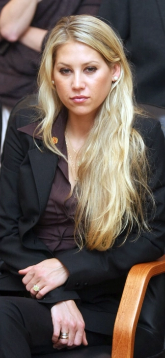 Анну Курникову впервые заметили на публике после рождения четвертого ребенка