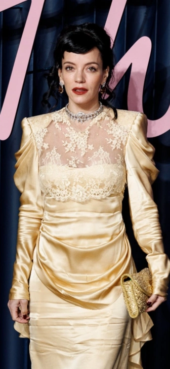 Лили Аллен отметила Рождество страстным поцелуем с Фрейдом