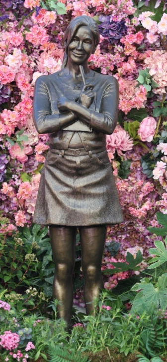 Бронзовая статуя героини киноленты о Бриджит Джонс установлена в центре британской столицы Бронзовая статуя героини киноленты о Бриджит Джонс установлена в центре британской столицы