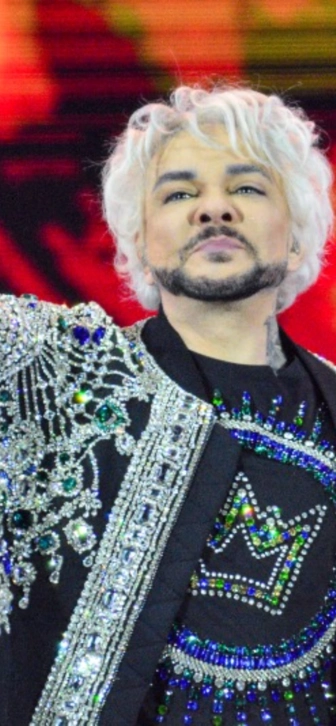 Киркоров не сдержал слез на первом сольном концерте из-за фото отца Киркоров не сдержал слез на первом сольном концерте из-за фото отца