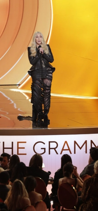 Шер ушла со сцены, забыв вручить победителю статуэтку «Грэмми»