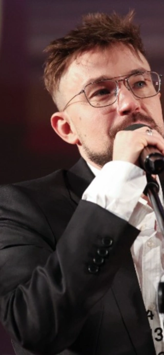 Александр Петров показал романтический отдых с женой и сыном на яхте