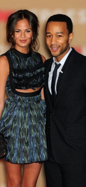 Джон Ледженд отметил день рождения семейным походом на выставку слаймов